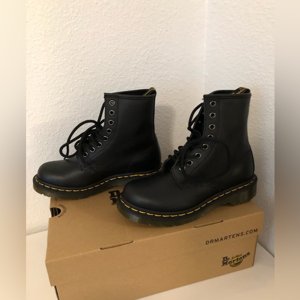 NWT Dr Marten Boots Women Size 5  Brand New Never Worn